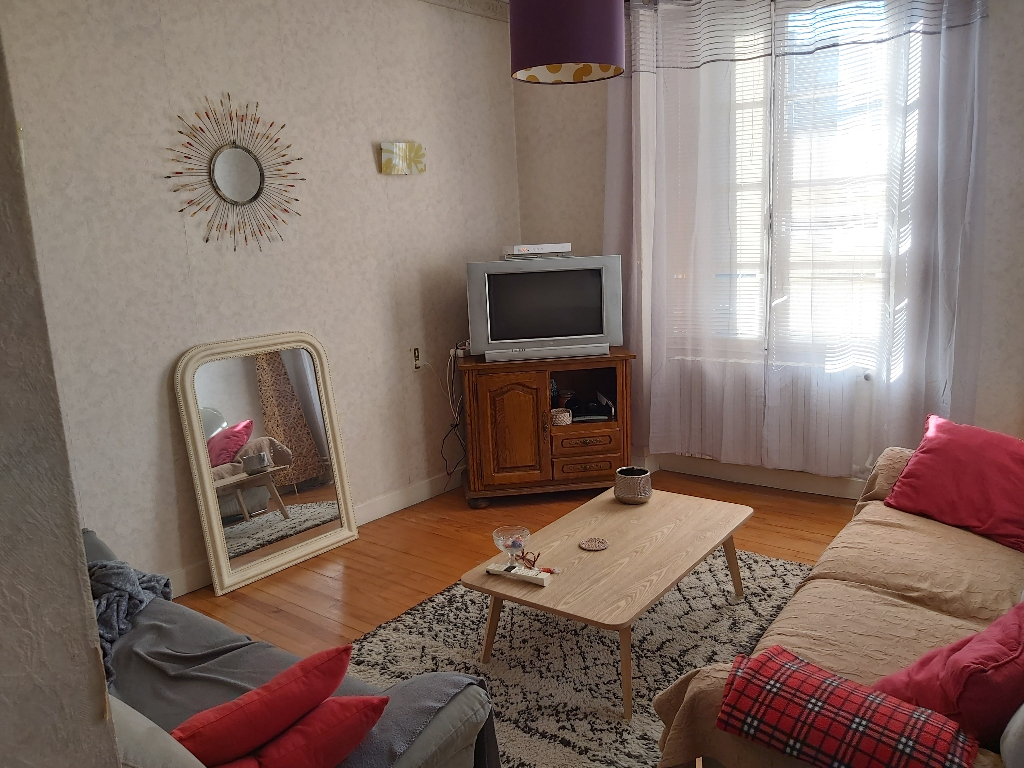 Chatelguyon F3 à rénover 60 m2 Chatelguyon F3 à rénover 60 m2