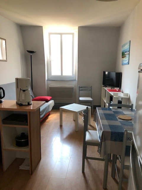 Châtel-Guyon Studio 20m2 en partie meublée Châtel-Guyon Studio 20m2 en partie meublée