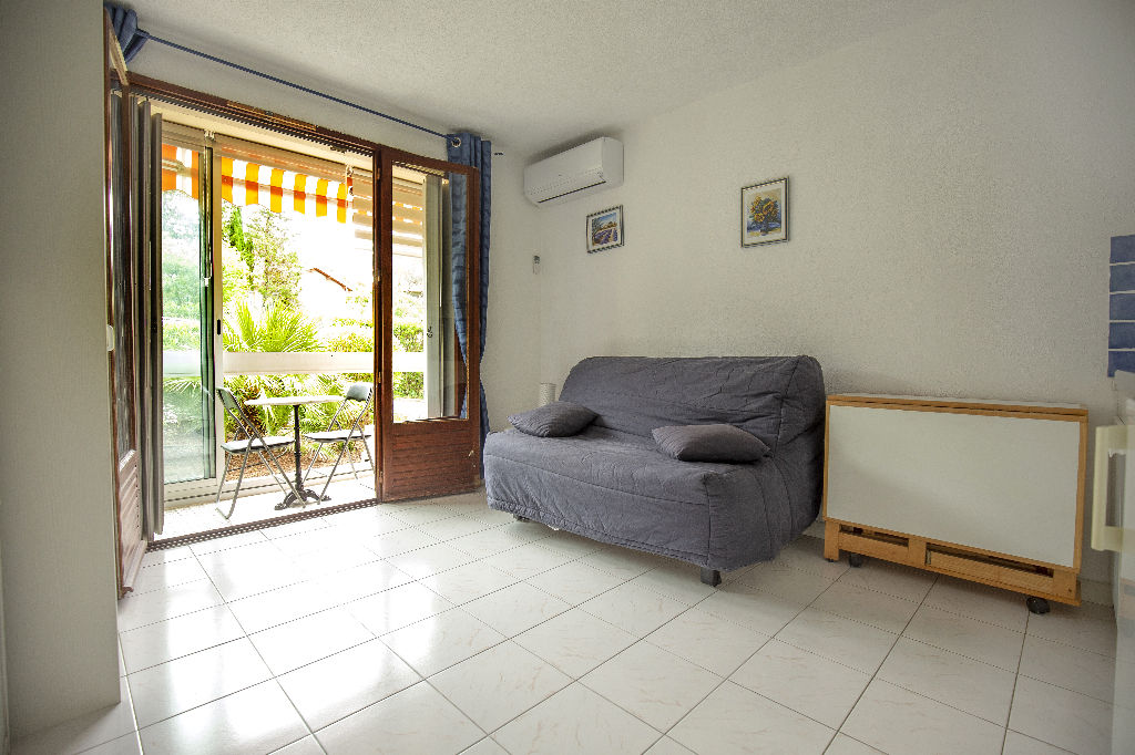 Studio avec balcon et Parking à 3mn de la plage Studio avec balcon et Parking à 3mn de la plage