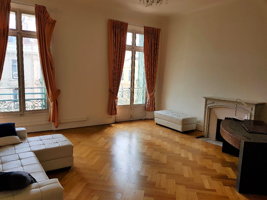 Cannes centre, appartement Bourgeois 6 pièces de 170 m² Cannes centre, appartement Bourgeois 6 pièces de 170 m²