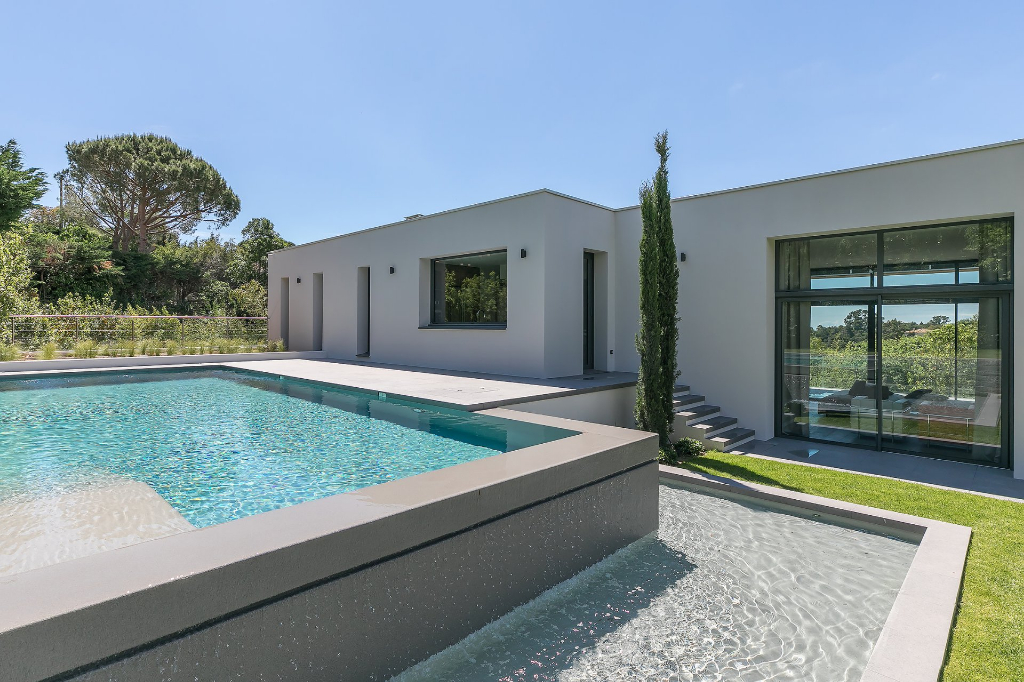 Villa d'architecte de 340 m² neuve à Super Cannes Villa d'architecte de 340 m² neuve à Super Cannes