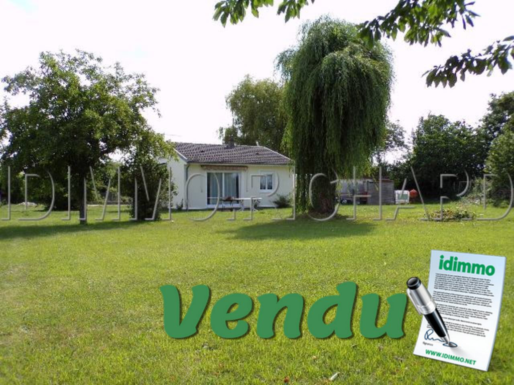 VENDU - LORCY - Maison plain pied - 1350 m² de terrain VENDU - LORCY - Maison plain pied - 1350 m² de terrain