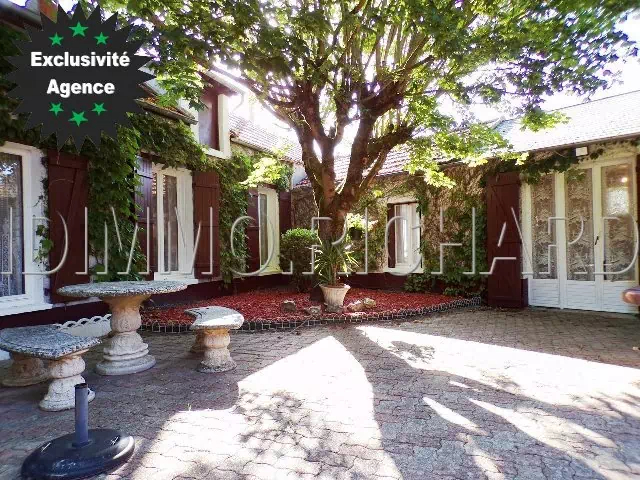 A VENDRE maison de village, 185 m² Habitables, 1455 m² de Terrain, diverses dépendances. A VENDRE maison de village, 185 m² Habitables, 1455 m² de Terrain, diverses dépendances.