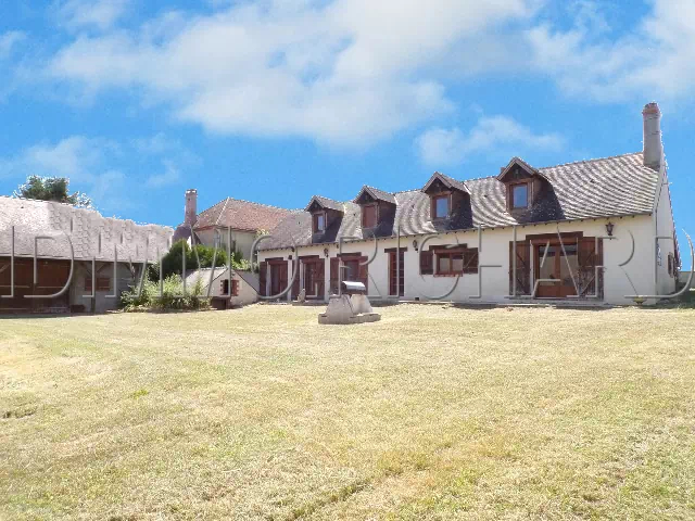 A VENDRE propriété avec diverses granges sur 2723 m² de Terrain A VENDRE propriété avec diverses granges sur 2723 m² de Terrain