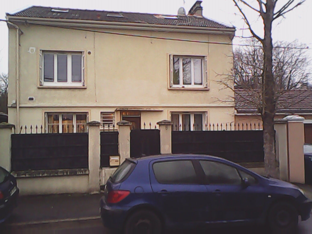 GRANDE MAISON FAMILIALE DE 7 PIÈCES A BOBIGNY GRANDE MAISON FAMILIALE DE 7 PIÈCES A BOBIGNY