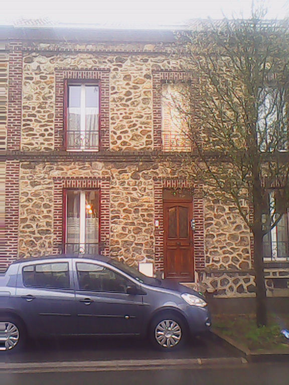 DANS LE TRIANGLE D'OR DANS LE TRIANGLE D'OR