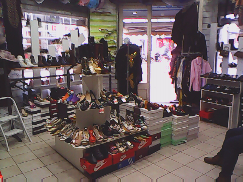 MAGASIN BIEN PLACÉE DANS LE 18ème MAGASIN BIEN PLACÉE DANS LE 18ème
