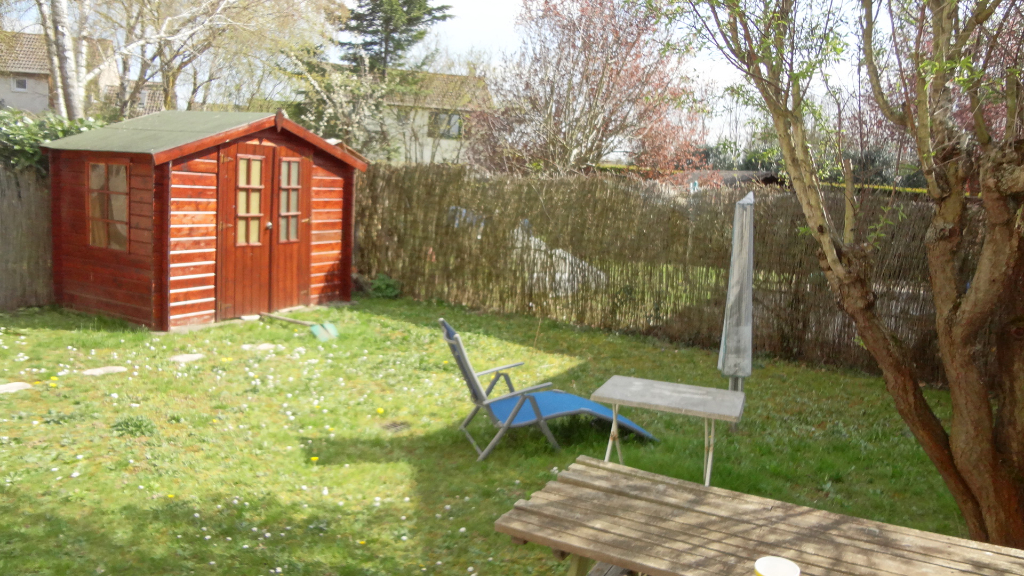 A vendre LIEUSAINT. Maison familiale en bon état avec jardin. A vendre LIEUSAINT. Maison familiale en bon état avec jardin.