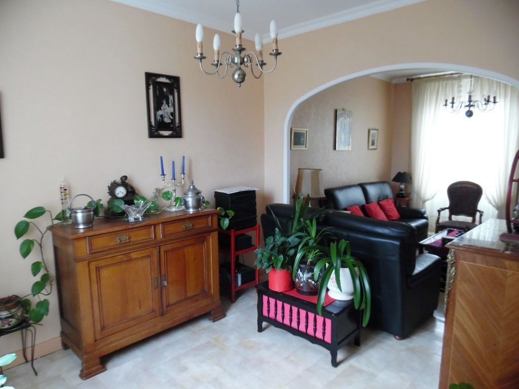A VENDRE SAINT PIERRE MAISON CHARME ANNEES 30 T5 77M² HABITABLE 2 CHAMBRES JARDIN GARAGE A VENDRE SAINT PIERRE MAISON CHARME ANNEES 30 T5 77M² HABITABLE 2 CHAMBRES JARDIN GARAGE