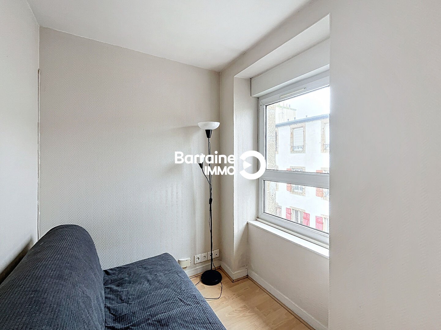 LOCATION BREST KERINOU STUDIO 19.17m² PRET DE MEUBLES LOCATION BREST KERINOU STUDIO 19.17m² PRET DE MEUBLES