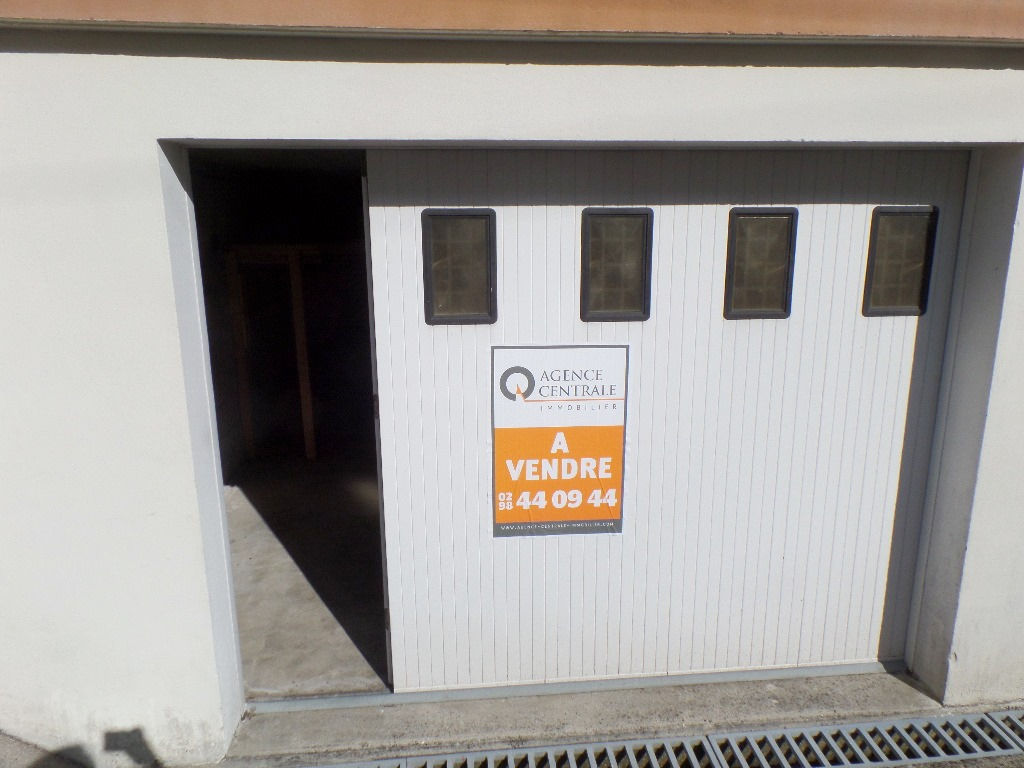 A VENDRE BREST 4 MOULINS GARAGE FERME 17M² A VENDRE BREST 4 MOULINS GARAGE FERME 17M²
