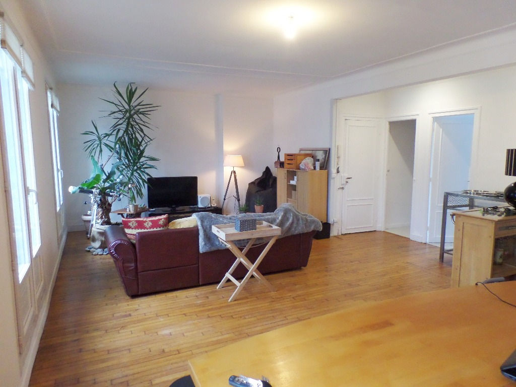 VENDU BREST LIBERTE APPARTEMENT T4 70m² DERNIER ETAGE VENDU BREST LIBERTE APPARTEMENT T4 70m² DERNIER ETAGE