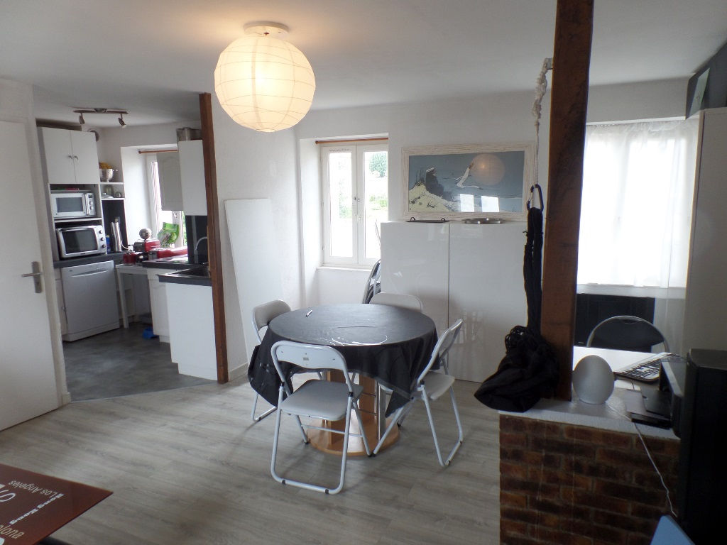 LOCATION LE RELECQ KERHUON APPARTEMENT DUPLEX T4 64.31m² carrez. 95m² au sol LOCATION LE RELECQ KERHUON APPARTEMENT DUPLEX T4 64.31m² carrez. 95m² au sol
