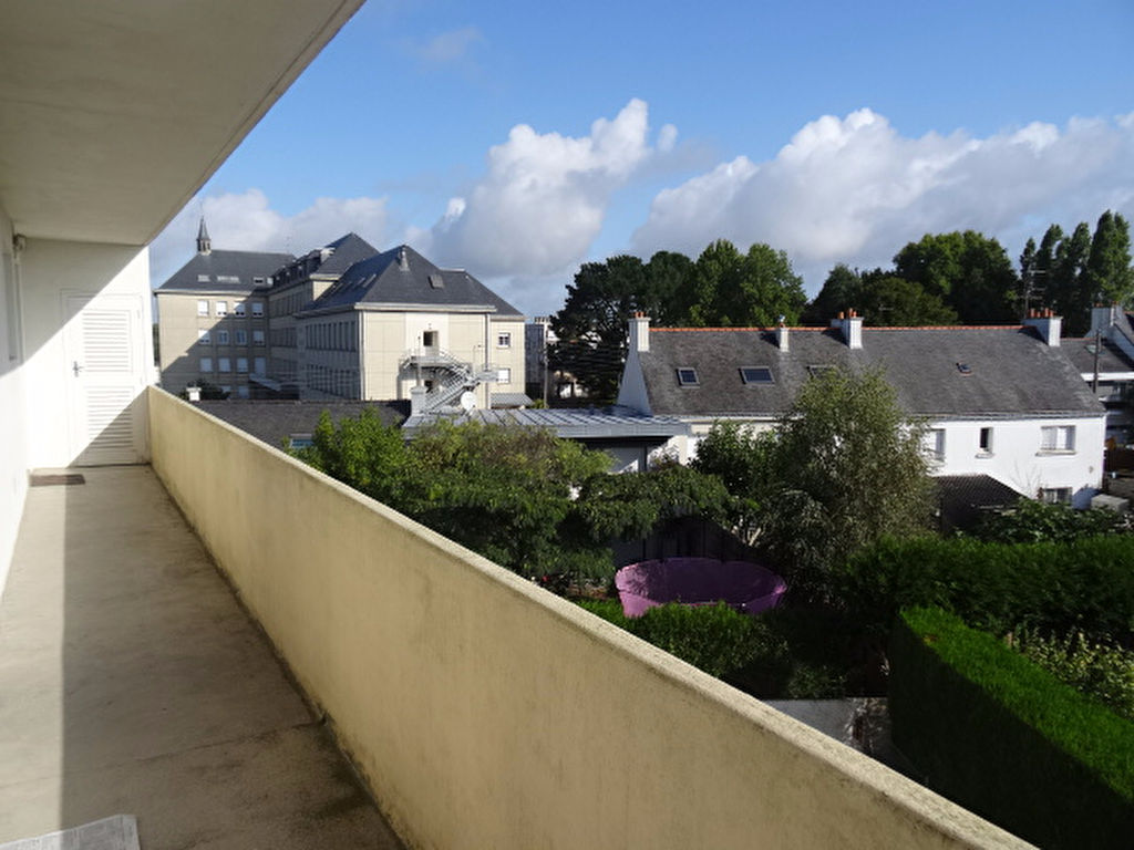 A VENDRE LORIENT SUD APPARTEMENT T2 de 44,55m² LOI CARREZ DERNIER ETAGE BIEN EXPOSE A VENDRE LORIENT SUD APPARTEMENT T2 de 44,55m² LOI CARREZ DERNIER ETAGE BIEN EXPOSE