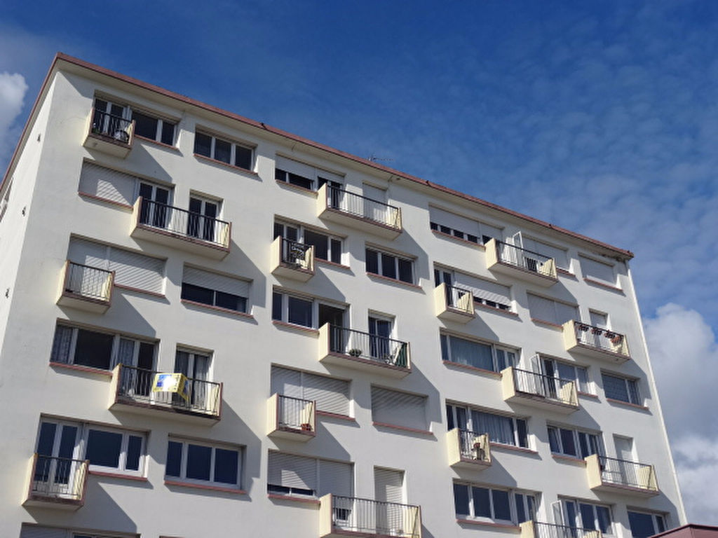A VENDRE LORIENT MERVILLE APPARTEMENT T4 de 72m² ASCENSEUR BALCON VUE DEGAGEE A VENDRE LORIENT MERVILLE APPARTEMENT T4 de 72m² ASCENSEUR BALCON VUE DEGAGEE