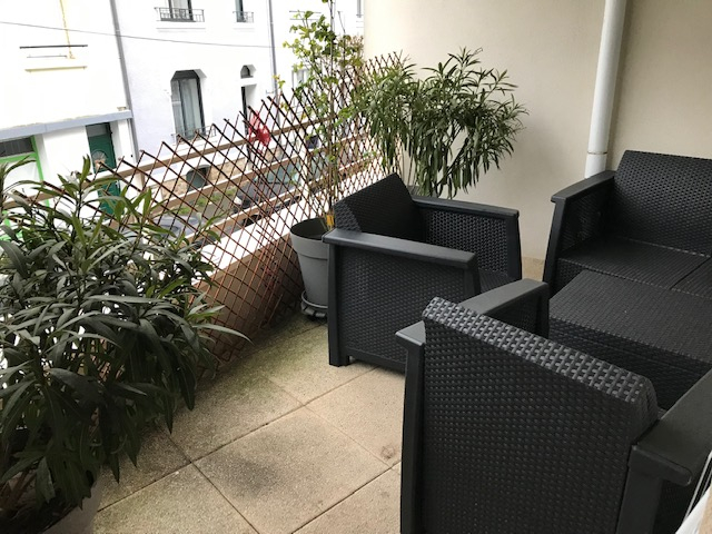 VENDU PAR LE CABINET COTTEN LORIENT MERVILLE TERRASSES DE LARMOR T3 de 62m² AVEC TERRASSE de 10m² ET PARKING SECURISE VENDU PAR LE CABINET COTTEN LORIENT MERVILLE TERRASSES DE LARMOR T3 de 62m² AVEC TERRASSE de 10m² ET PARKING SECURISE