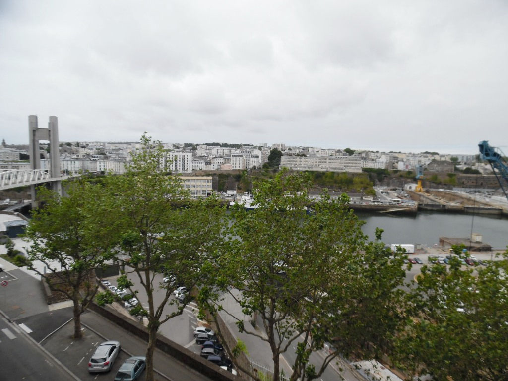 A VENDRE BREST SIAM IMMEUBLE DALLE BETON 4 APPARTEMENTS LOCAL COMMERCIAL 2 GARAGES A VENDRE BREST SIAM IMMEUBLE DALLE BETON 4 APPARTEMENTS LOCAL COMMERCIAL 2 GARAGES