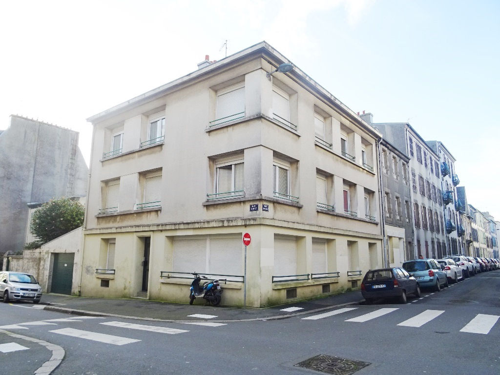 VENDU BREST SAINT-MARTIN IMMEUBLE DE RAPPORT 153 m² 7 appartements tous loués VENDU BREST SAINT-MARTIN IMMEUBLE DE RAPPORT 153 m² 7 appartements tous loués