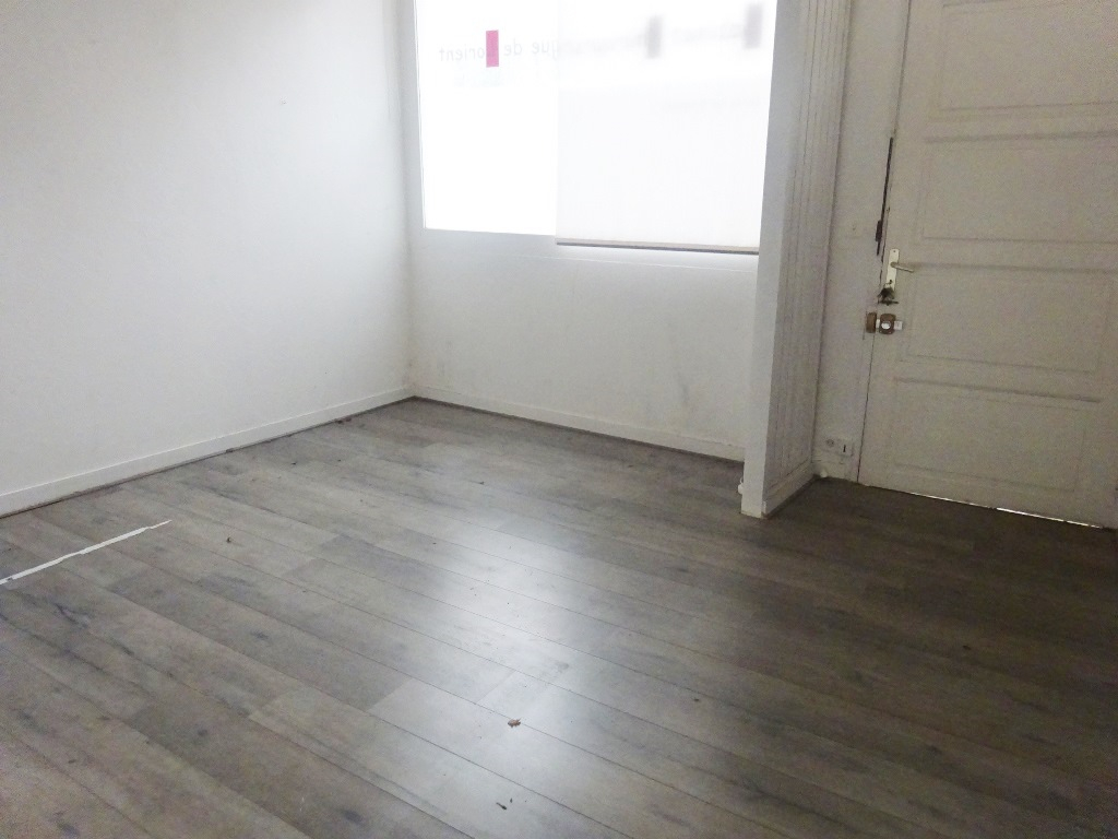 VENDU PAR LE CABINET COTTEN LORIENT CENTRE LOCAL COMMERCIAL de 30M² VENDU PAR LE CABINET COTTEN LORIENT CENTRE LOCAL COMMERCIAL de 30M²