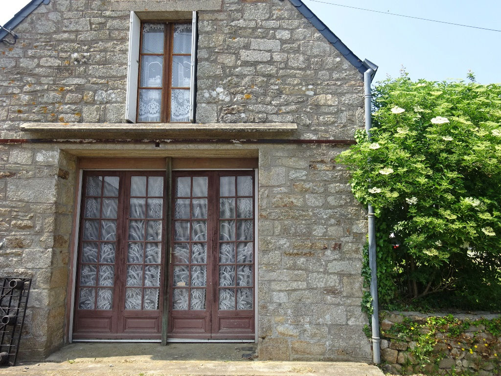 A VENDRE RIEC SUR BELON PETITE MAISON EN PIERRES de 60m² SUR TERRAIN CONSTRUCTIBLE D'ENVIRON 750M² A VENDRE RIEC SUR BELON PETITE MAISON EN PIERRES de 60m² SUR TERRAIN CONSTRUCTIBLE D'ENVIRON 750M²