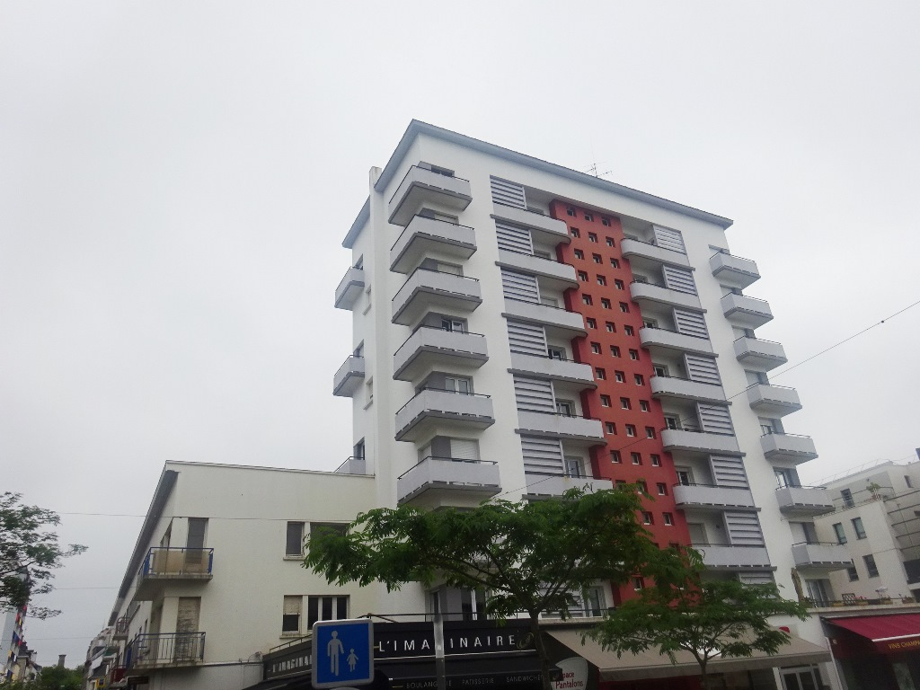 A VENDRE LORIENT CENTRE APPARTEMENT T4 de 86m² BALCONS ET ASCENSEUR A VENDRE LORIENT CENTRE APPARTEMENT T4 de 86m² BALCONS ET ASCENSEUR