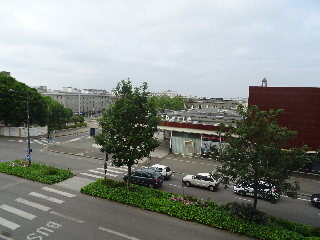 VENDU BREST LIBERTE APPARTEMENT T3 82 M² 2 CHAMBRES DALLE BETON ASCENSEUR VENDU BREST LIBERTE APPARTEMENT T3 82 M² 2 CHAMBRES DALLE BETON ASCENSEUR