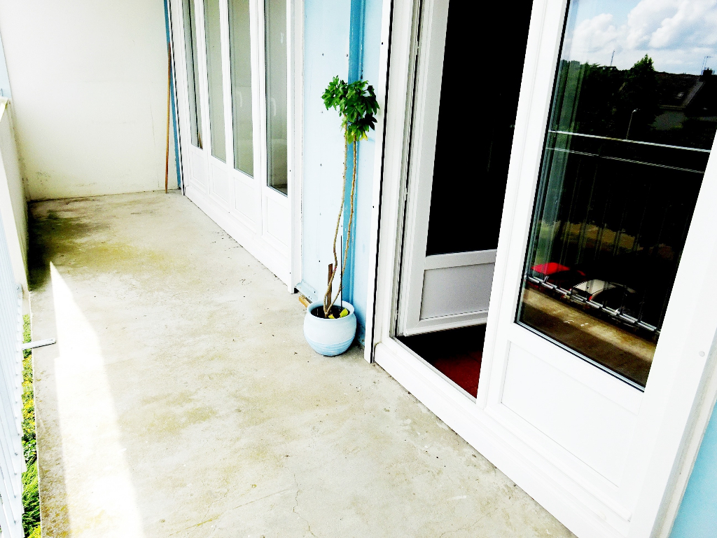 A VENDRE LORIENT LE TER APPARTEMENT T4 de 81m² BALCON 10m² EXPOSE SUD A VENDRE LORIENT LE TER APPARTEMENT T4 de 81m² BALCON 10m² EXPOSE SUD