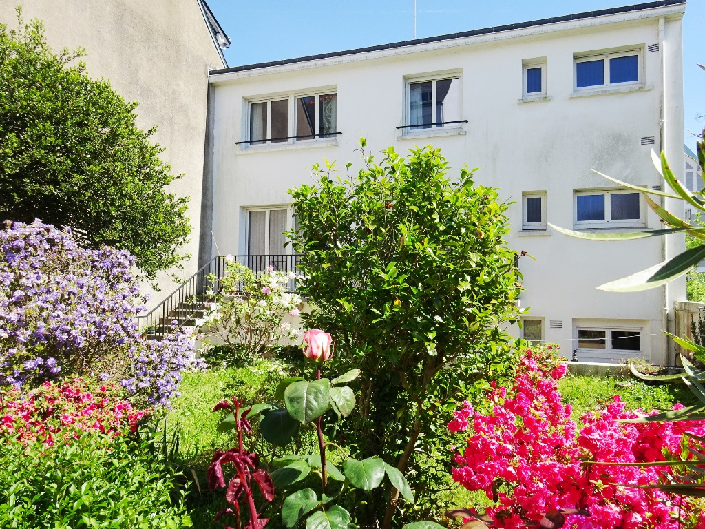 A VENDRE LORIENT MERVILLE MAISON DE VILLE T7 de 215m² TERRAIN de 360m² GRAND GARAGE ET MAISONNETTE A VENDRE LORIENT MERVILLE MAISON DE VILLE T7 de 215m² TERRAIN de 360m² GRAND GARAGE ET MAISONNETTE