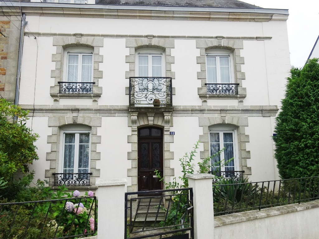 A VENDRE LORIENT LE MANIO MAISON DE MAITRE T10 de 250m² TERRAIN de 430m² SOUS SOL ET GARAGE A VENDRE LORIENT LE MANIO MAISON DE MAITRE T10 de 250m² TERRAIN de 430m² SOUS SOL ET GARAGE