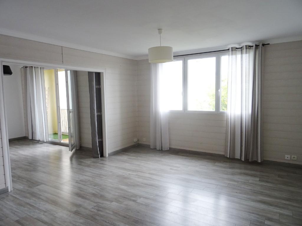 VENDU PAR OCEANE IMMOBILIER BREST BELLEVUE APPARTEMENT T5 80.58M² CARREZ ASCENSEUR PARKING COUVERT BALCON FERME VENDU PAR OCEANE IMMOBILIER BREST BELLEVUE APPARTEMENT T5 80.58M² CARREZ ASCENSEUR PARKING COUVERT BALCON FERME