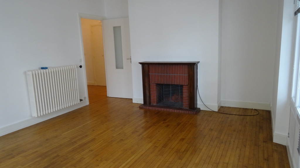 A LOUER - LORIENT NOUVELLE VILLE - A 100M DE L'HYPER CENTRE - BEL APPARTEMENT T2 DE 59.45 M² LUMINEUX ET RENOVE AU RDC A LOUER - LORIENT NOUVELLE VILLE - A 100M DE L'HYPER CENTRE - BEL APPARTEMENT T2 DE 59.45 M² LUMINEUX ET RENOVE AU RDC