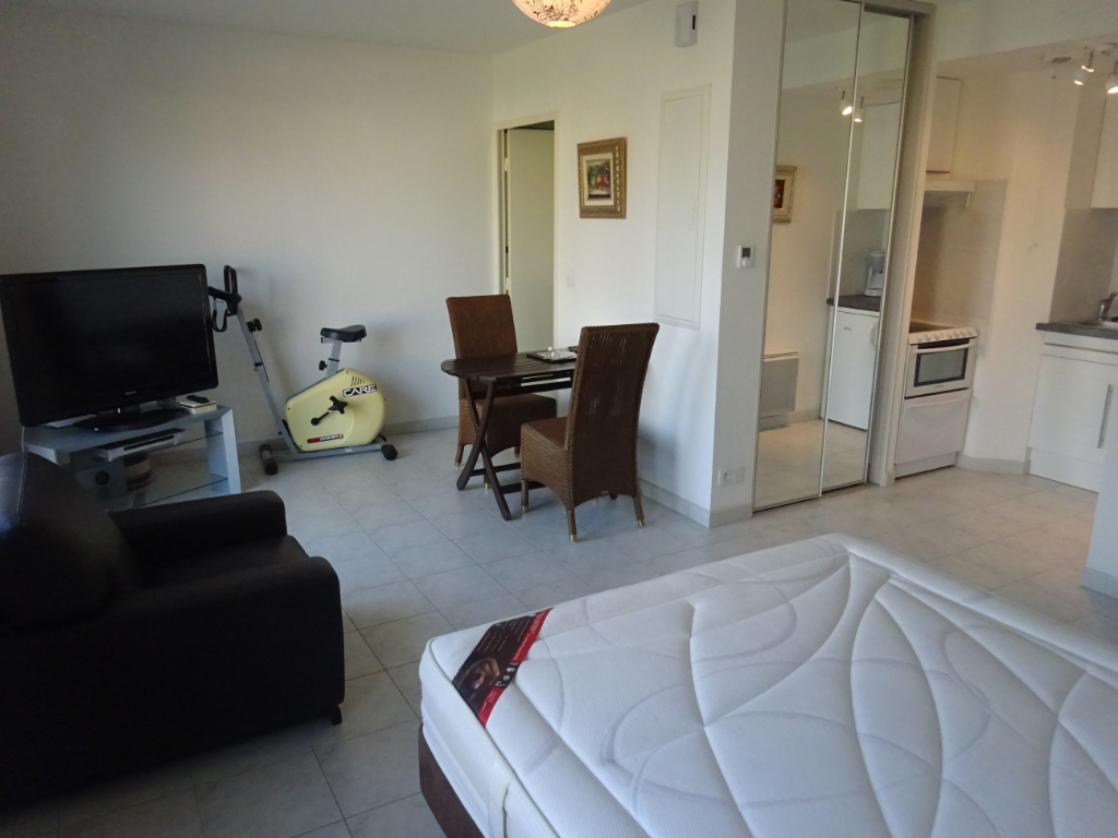 A VENDRE LANESTER LES RIVES DU SCORFF STUDIO de 32m² VENDU MEUBLE BALCON 5m² ET GARAGE EN SOUS SOL A VENDRE LANESTER LES RIVES DU SCORFF STUDIO de 32m² VENDU MEUBLE BALCON 5m² ET GARAGE EN SOUS SOL
