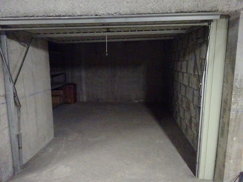 A VENDRE LORIENT CENTRE PARVIS SAINT LOUIS GARAGE de 18m² EN SOUS SOL A VENDRE LORIENT CENTRE PARVIS SAINT LOUIS GARAGE de 18m² EN SOUS SOL