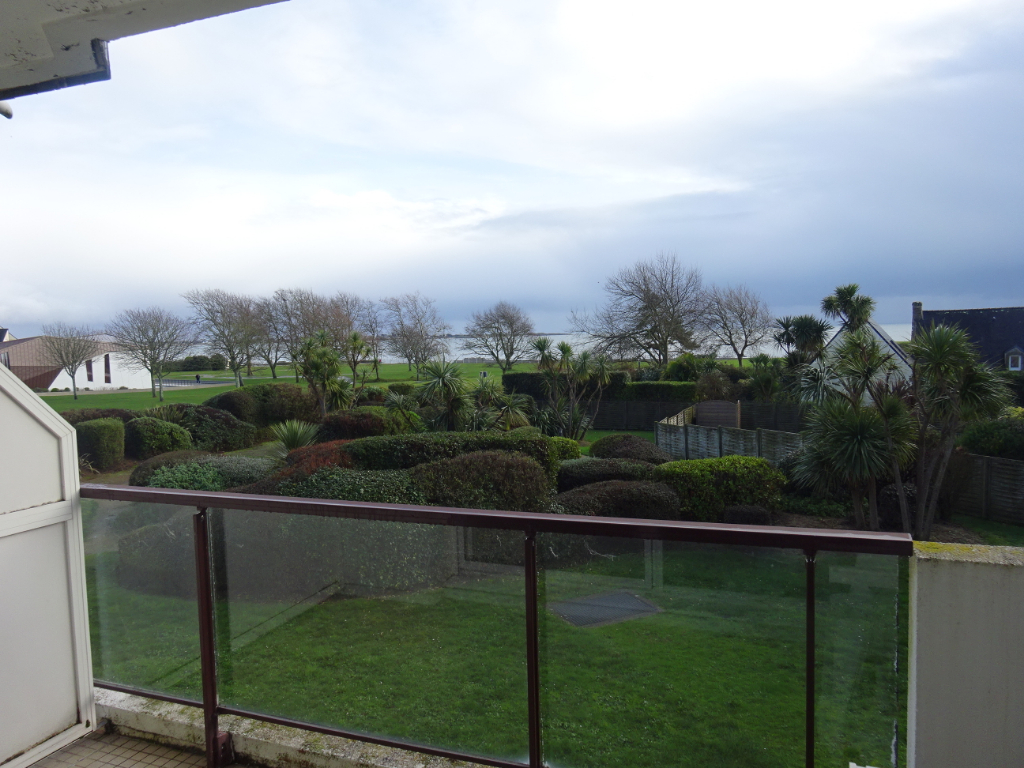 A VENDRE LARMOR PLAGE STUDIO de 24m² VUE MER TERRASSE T PARKING PRIVE A VENDRE LARMOR PLAGE STUDIO de 24m² VUE MER TERRASSE T PARKING PRIVE