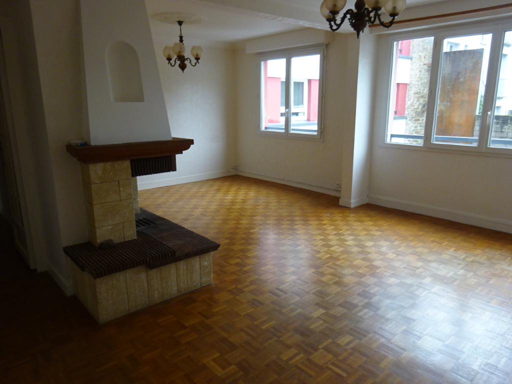 A VENDRE LORIENT NOUVELLE VILLE APPARTEMENT T5 de 85m² GARAGE A VENDRE LORIENT NOUVELLE VILLE APPARTEMENT T5 de 85m² GARAGE