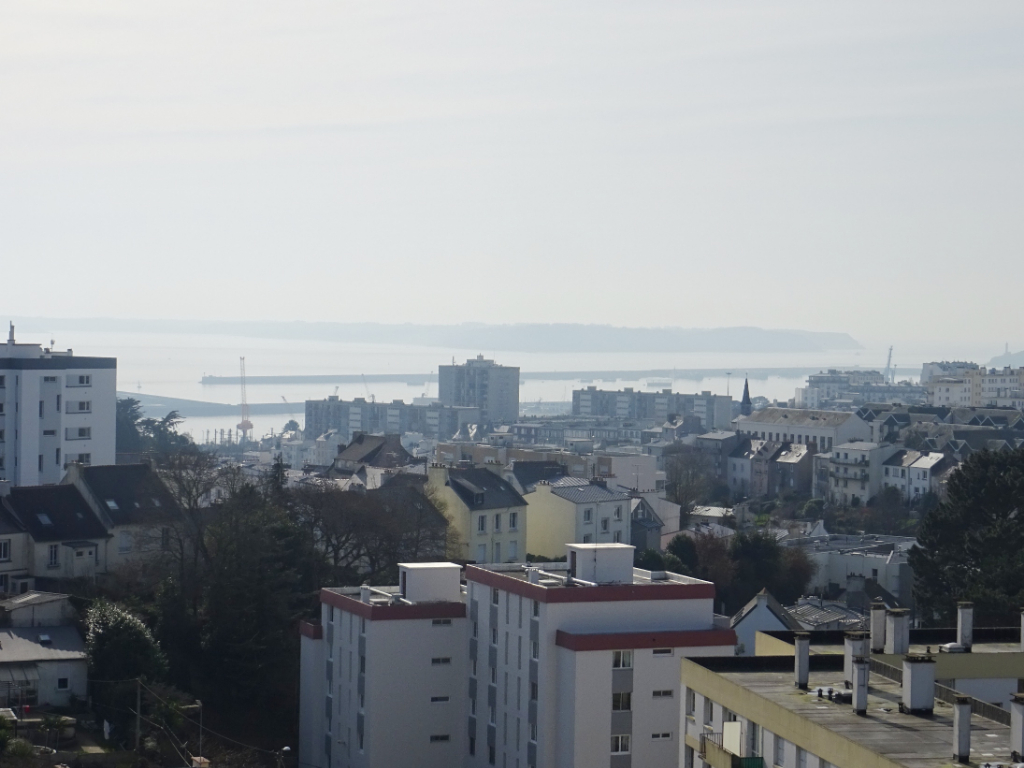 VENDU PAR OCEANE IMMOBILIER BREST SAINT-MARC GUELMEUR APPARTEMENT T4 75m² ASCENSEUR BALCON VUES DÉGAGÉES VENDU PAR OCEANE IMMOBILIER BREST SAINT-MARC GUELMEUR APPARTEMENT T4 75m² ASCENSEUR BALCON VUES DÉGAGÉES