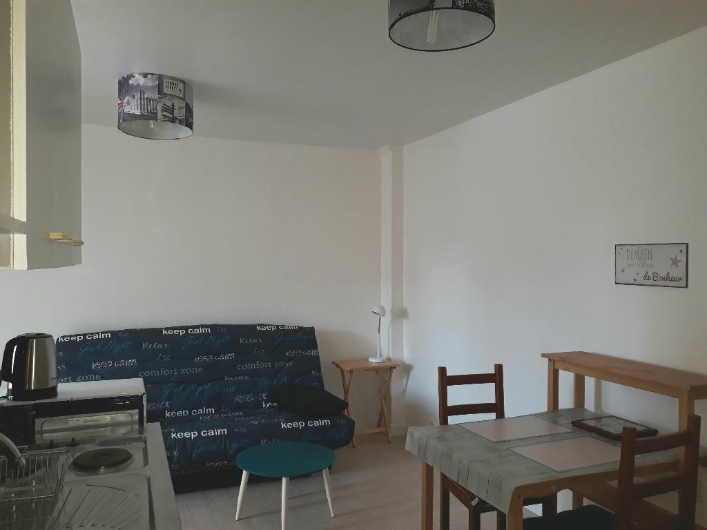 A LOUER - LORIENT MERVILLE - STUDIO MEUBLE DE 21 m² A LOUER - LORIENT MERVILLE - STUDIO MEUBLE DE 21 m²