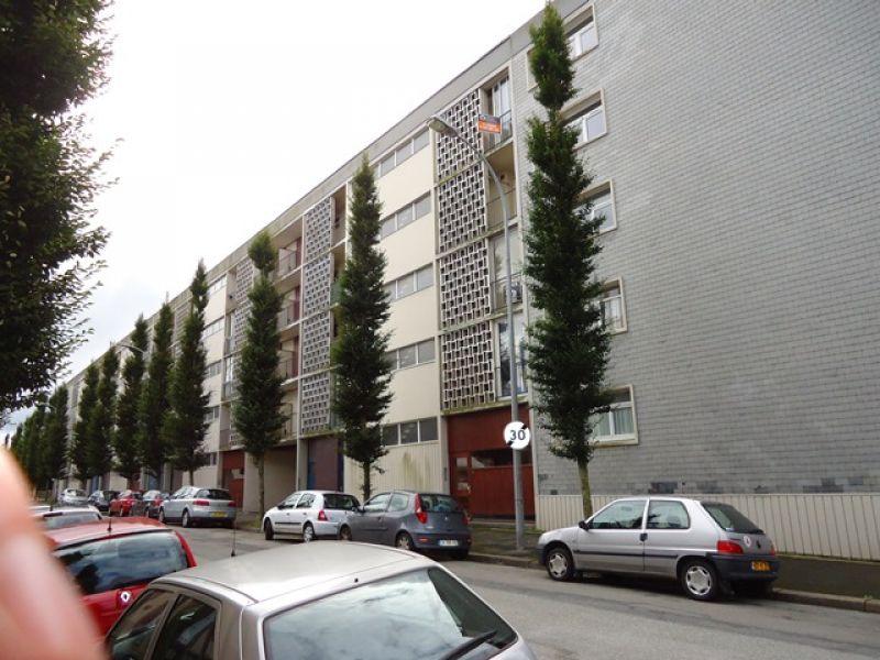 A VENDRE BREST SAINT MICHEL GAMBETTA APPARTEMENT T2 50 m² PARKING PRIVATIF DALLE BETON A VENDRE BREST SAINT MICHEL GAMBETTA APPARTEMENT T2 50 m² PARKING PRIVATIF DALLE BETON