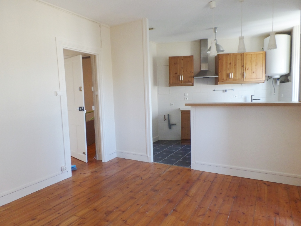 A LOUER BREST SAINT MICHEL APPARTEMENT T1BIS 37.72M² DERNIER ETAGE A LOUER BREST SAINT MICHEL APPARTEMENT T1BIS 37.72M² DERNIER ETAGE