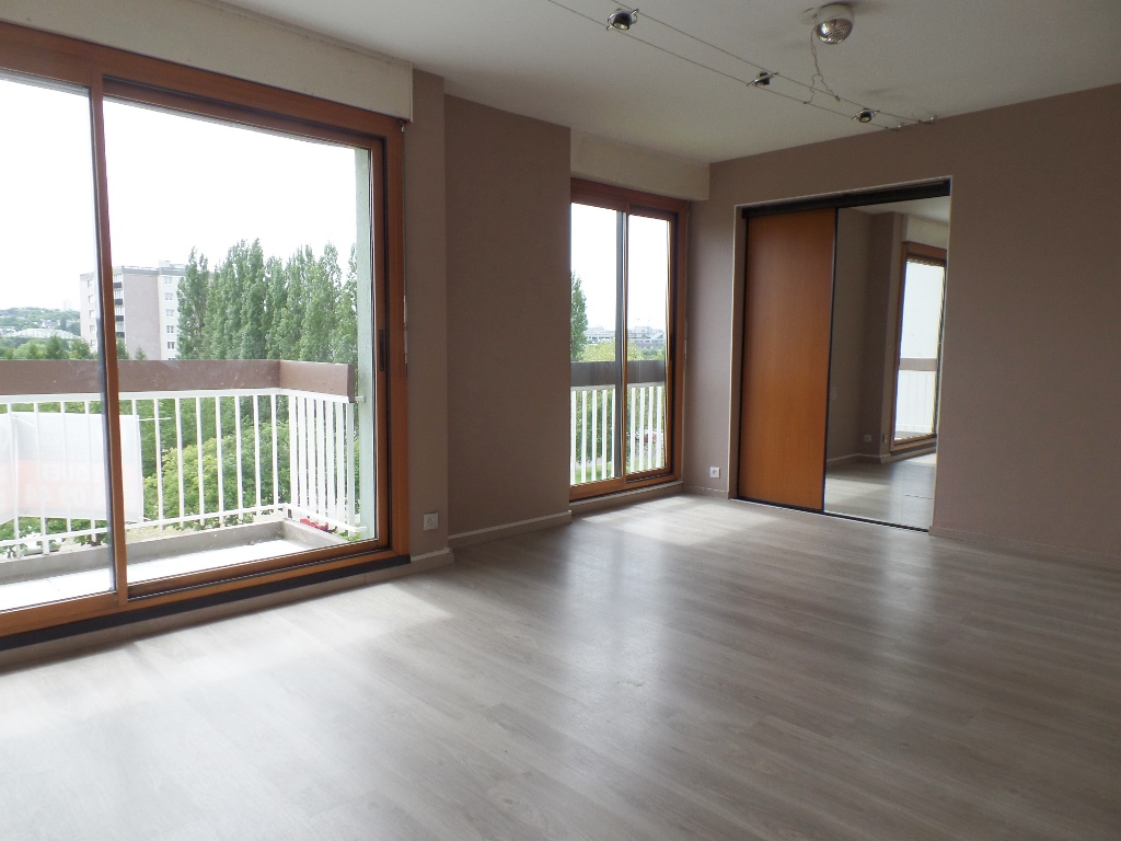 A LOUER BREST ECOLE DE COMMERCE PENFELD APPARTEMENT T4 85M² 3 CHAMBRES BALCON DERNIER ETAGE VUE DEGAGEE A LOUER BREST ECOLE DE COMMERCE PENFELD APPARTEMENT T4 85M² 3 CHAMBRES BALCON DERNIER ETAGE VUE DEGAGEE