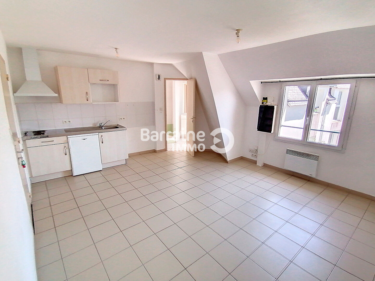 A LOUER - LORIENT KERFORN - STUDIO DE 24M² DANS PETIT COLLECTIF AVEC PARKING PRIVATIF A LOUER - LORIENT KERFORN - STUDIO DE 24M² DANS PETIT COLLECTIF AVEC PARKING PRIVATIF