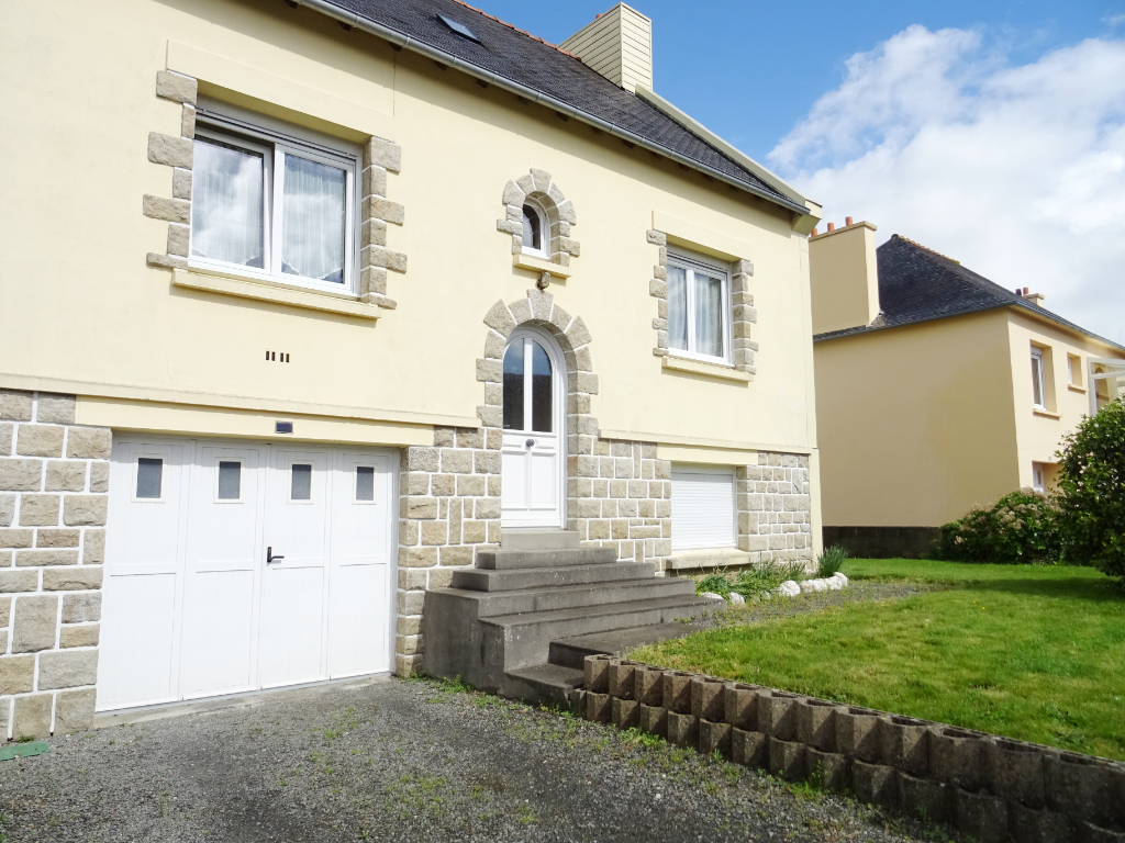 EN EXCLUSIVITE A VENDRE LANDIVISIAU MAISON T6 DE 117M² 3/4 CHAMBRES TERRAIN CLOS DE 1033M² DIVISIBLE EN EXCLUSIVITE A VENDRE LANDIVISIAU MAISON T6 DE 117M² 3/4 CHAMBRES TERRAIN CLOS DE 1033M² DIVISIBLE