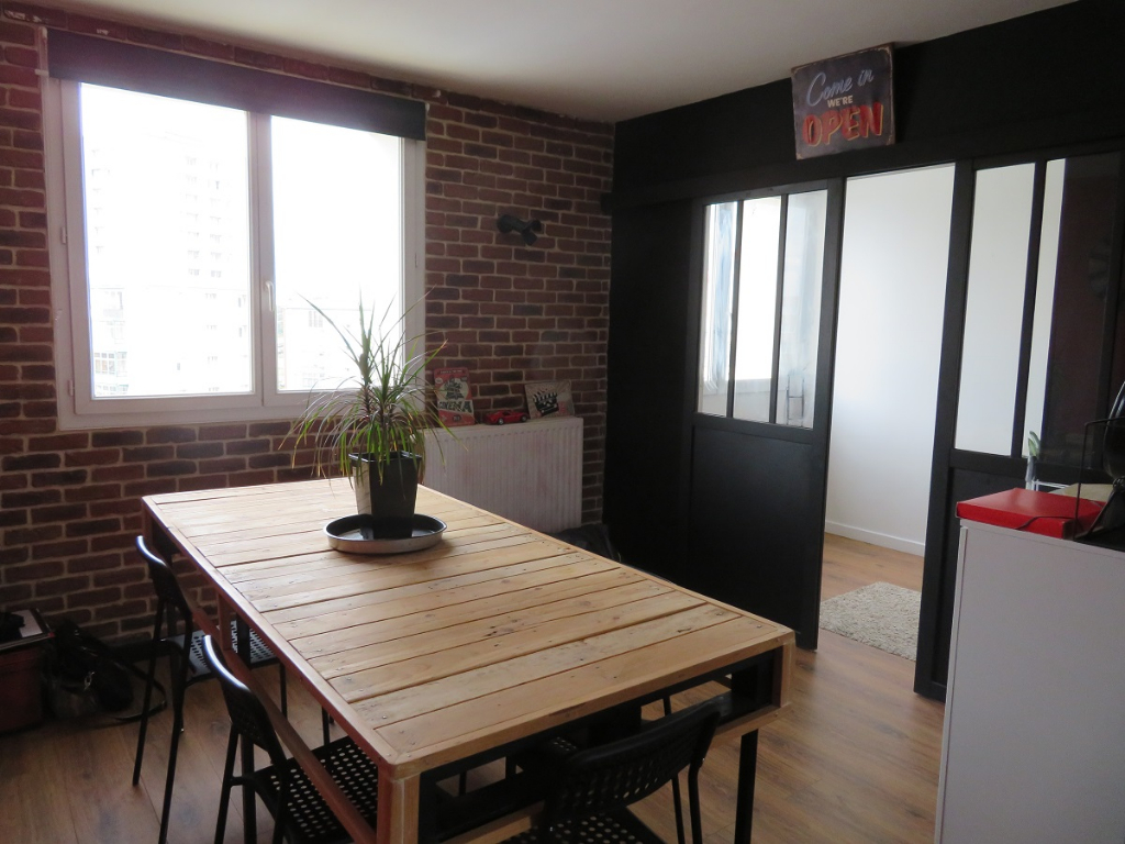 BREST CAPUCINS LANDAIS APPARTEMENT T4 - 84M2- DERNIER ETAGE - BALCON BREST CAPUCINS LANDAIS APPARTEMENT T4 - 84M2- DERNIER ETAGE - BALCON