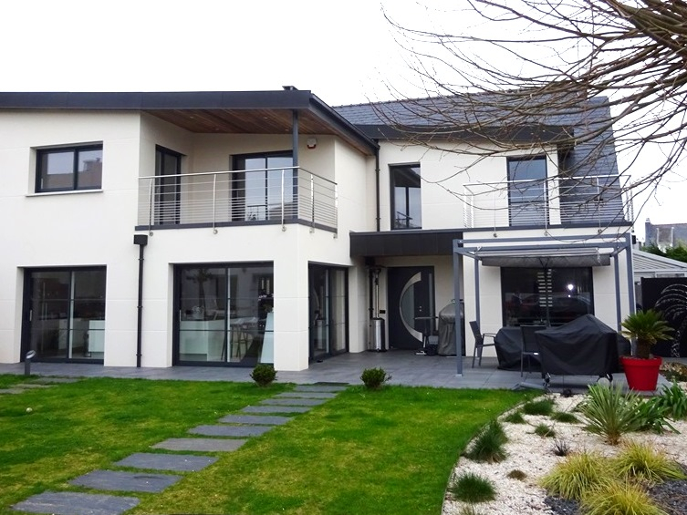 A VENDRE BREST RIVE DROITE MAISON T10 de 227 m² habitables et de 305 m² utiles JARDIN CLOS DE 869 m² A VENDRE BREST RIVE DROITE MAISON T10 de 227 m² habitables et de 305 m² utiles JARDIN CLOS DE 869 m²