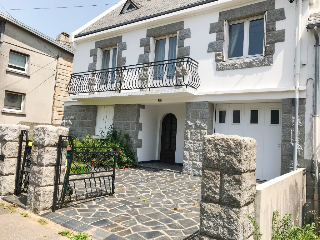 A VENDRE BREST LANREDEC MAISON DE 180 M2 SUR TERRAIN DE 427 M2 A VENDRE BREST LANREDEC MAISON DE 180 M2 SUR TERRAIN DE 427 M2