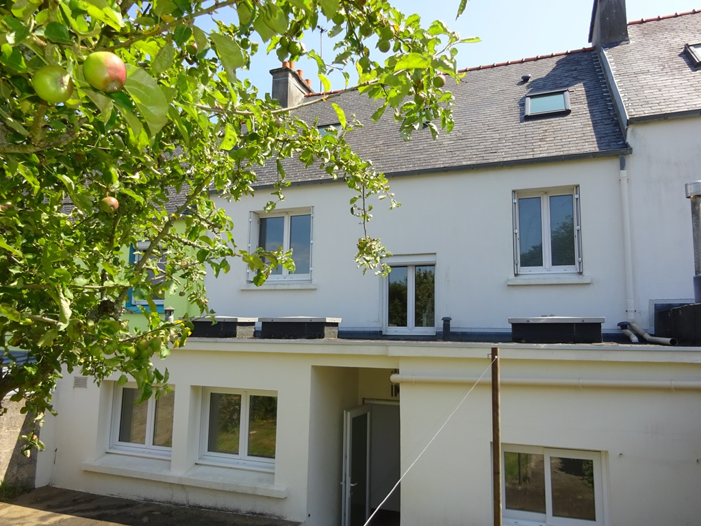 A VENDRE EXCLUSIVITÉ BREST LAMBEZELLEC JARDIN DE KERAVELLOC MAISON T7 de 113 m² habitables 142 m² de surface utile JARDIN 254 m² A VENDRE EXCLUSIVITÉ BREST LAMBEZELLEC JARDIN DE KERAVELLOC MAISON T7 de 113 m² habitables 142 m² de surface utile JARDIN 254 m²