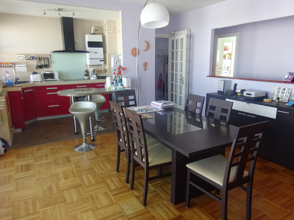 A VENDRE LORIENT CENTRE APPARTEMENT T3 de 73m² ASCENSEUR BALCON ET PARKING FERME A VENDRE LORIENT CENTRE APPARTEMENT T3 de 73m² ASCENSEUR BALCON ET PARKING FERME