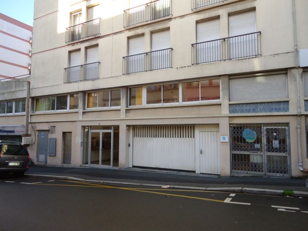 LOCATION BREST CENTRE VILLE BOX FERME RUE BRANDA 15 m² LOCATION BREST CENTRE VILLE BOX FERME RUE BRANDA 15 m²