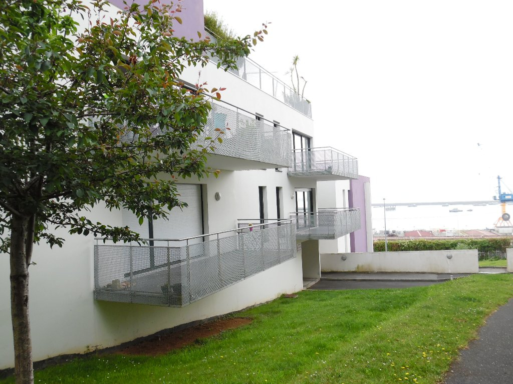 A VENDRE BREST CORNICHE APPARTMENT T3 68M² 2 CHAMBRES TERRASSE VUE RADE GARAGE ASCENSEUR A VENDRE BREST CORNICHE APPARTMENT T3 68M² 2 CHAMBRES TERRASSE VUE RADE GARAGE ASCENSEUR
