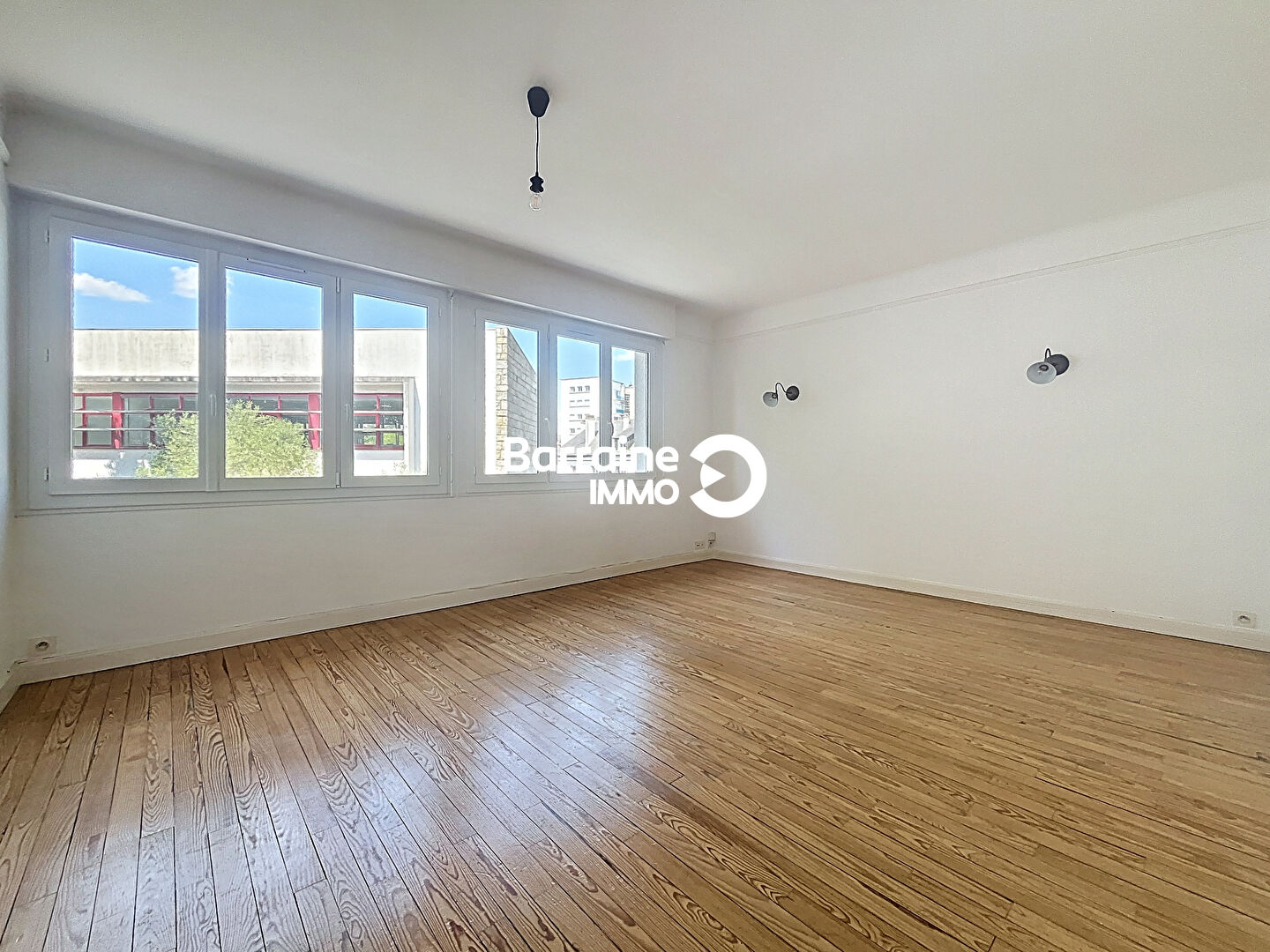 A LOUER - LORIENT CENTRE VILLE - BEL APPARTEMENT T3 DE 62 M² TRES LUMINEUX AU 3ème étage A LOUER - LORIENT CENTRE VILLE - BEL APPARTEMENT T3 DE 62 M² TRES LUMINEUX AU 3ème étage
